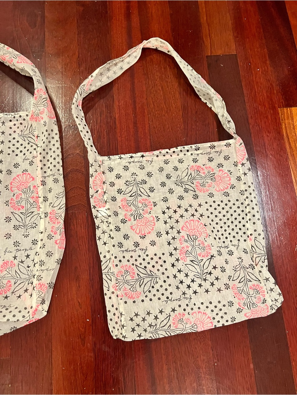 Free People Tote bag set: Large and medium - Picture 3 of 4